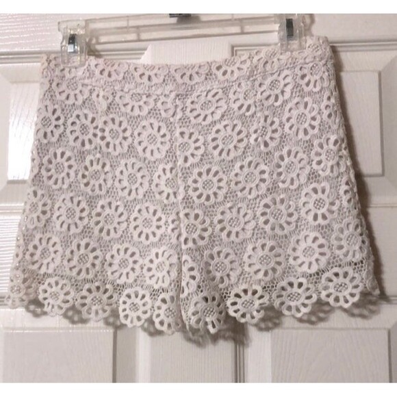 Forever21 Womens High Waist Shorts White Floral Crochet Size Small - Picture 2 of 4